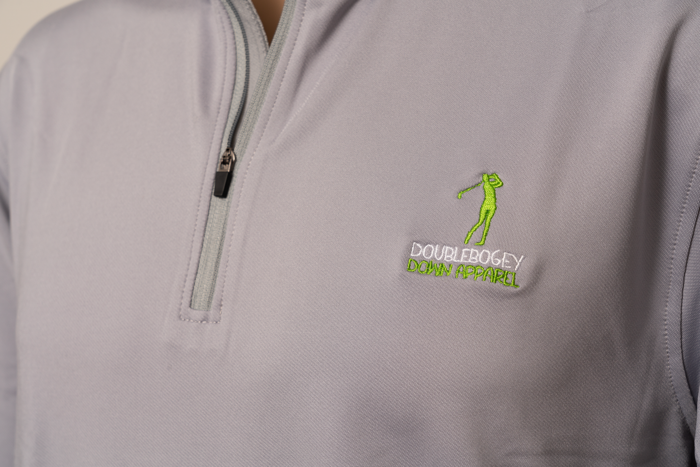 Close-up of The Silver Slice men’s golf quarter zip zipper and collar detail – modern design with high-quality fabric for performance and style.